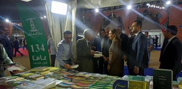 وزيرة الثقافة ومحافظ الجيزة يفتتحان معرض فيصل للكتاب