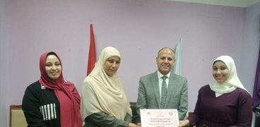 صور تكريم الطلاب الفائزين بتعليم كفر الشيخ