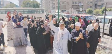 إقبال المواطنين على مكاتب توثيق الشهر العقاري - صورة أرشيفية