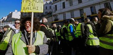 صدامات واعتقالات خلال احتجاجات "السترات الصفراء" في باريس