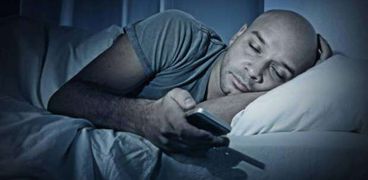استخدام الهاتف قبل النوم