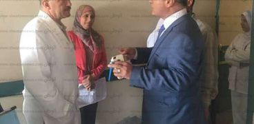 وكيل "صحة بني سويف" يفاجئ مستشفى ناصر المركزي
