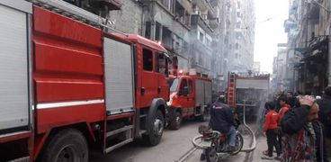 "جمرك الإسكندرية" يسيطر على حريق "محل تجاري" في منطقة "اللبان"