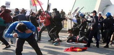 بالصور| مواجهة بين الشرطة التركية ونشطاء في ذكرى "اعتداء أنقرة"