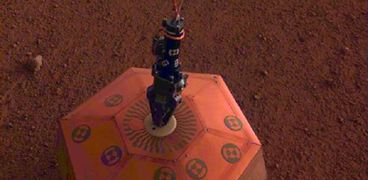 وضع جهاز لقياس شدة الزلازل على سطح المريخ