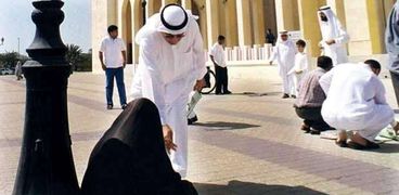 عقوبة التسول في السعودية تشمل السجن أو الغرامة