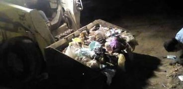 تنفيذ حملة نظافة ليلية بقرية العدلية في دمياط