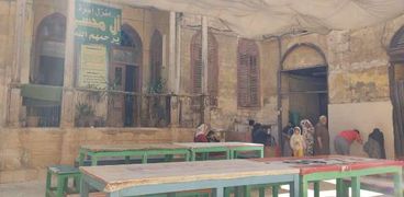 بيت «آل محسن» داخل صحن المسجد