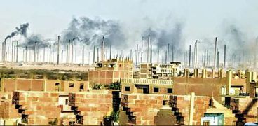 سكان المناطق القريبة من المصانع يعانون من التلوث
