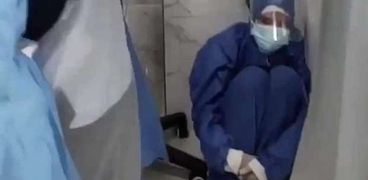 ممرضة بالعناية المركزة بمستشفى الحسينية