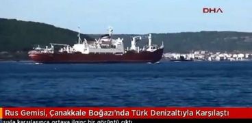 بالفيديو| غواصات تركية تستعرض قوتها أمام سفن عسكرية روسية بـ"الدردنيل"