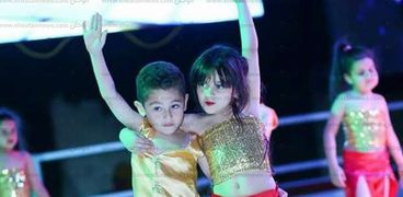 بالصور| رقص أطفال بملابس غير لائقة يثير موجة غضب في الشرقية