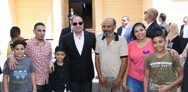 الرئيس السيسي أثناء زيارته لقرية سدس الأمراء ببني سويف