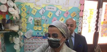 وزيرة البيئة تدلى بصوتها فى انتخابات بمصر الجديدة بالمرحلة الثانية لانتخابات مجلس النواب