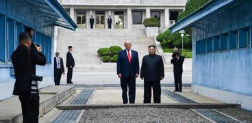 رئيسا أمريكا وكوريا الشمالية فى لقاء سابق