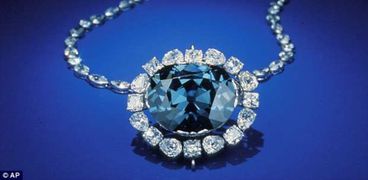 دراسة أمريكية جديدة تكشف سر "الماس الأزرق"