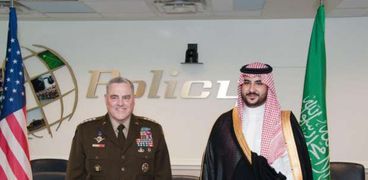 الأمير خالد بن سلمان يتلقي رئيس هيئة الأركان المشتركة الأمريكية