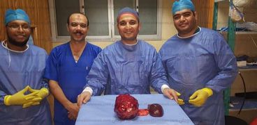 فريق طبى بجامعة أسيوط تنقذ حياة طفلة  باستئصال ورم نادر بالبنكرياس يزن 10كجم