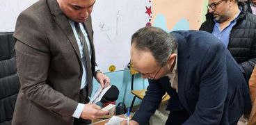 رئيس شركة المقاولون العرب أحمد العصار يُدلي بصوته في الانتخابات الرئاسية