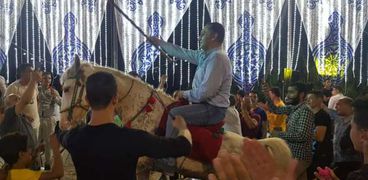 مرشح يمتطي حصان في كفر الشيخ
