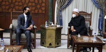 جانب من لقاء شيخ الأزهر ورئيس البرلمان العراقي
