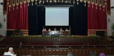 جانب من اججتماع مجلس جامعة القاهرة