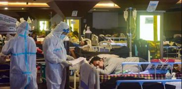استمرار تكدس المصابين بكورونا في المستشفيات الهندية