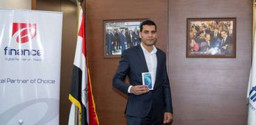"محمود" يفوز ب-"آيفون 12" لكونه المشترك رقم مليون على منصة مصر الرقمية
