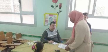 الكشف على 650 شخصا في قافلة طبية نظمتها جامعة الزقازيق بقرية أولاد سيف 
