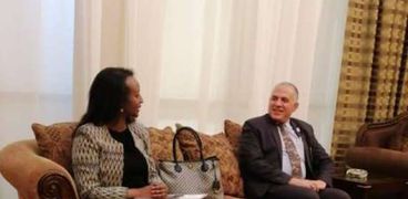 وزير الري يلتقي بوزيرة التجارة الرواندية علي هامش منتدي"افريقيا2018"