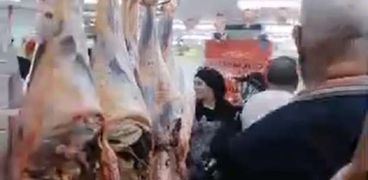 اللحوم الطازجة في المجمعات الاستهلاكية
