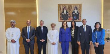 وزيرة التخطيط تلتقي عددا من المسئولين بسلطنة عمان