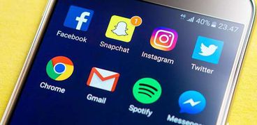 تحذيرات من اختراق حسابات فيسبوك وتويتر وإنستجرام بسبب توثيق الحسابات