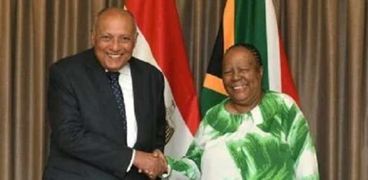 على هامش لقاء سامح شكري ووزيرة خارجية جنوب أفريقيا