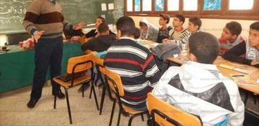 بالصور| فريق "وسارعوا" ينظم ورشة عمل في إحدى مدارس أسيوط