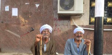 «عبدالحميد» و«عبدالرحيم» على رصيف ميدان النوبة