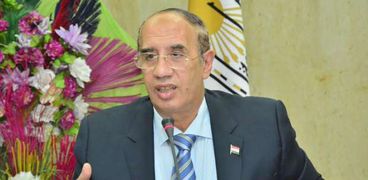 الدكتورأحمد عبده جعيص رئيس جامعة أسيوط