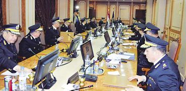 مجدى عبد الغفار وزير الداخلية خلال اجتماع مع المجلس الأعلى للشرطة