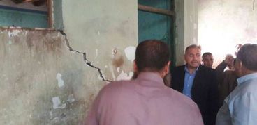 مدرسة إعدادية لتسكين 7 أسر تصدعت منازلها بسبب هبوط أرضي في بني سويف