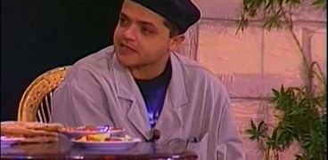محمد هنيدي في مسرحية «حزمني يا»
