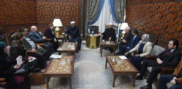 أعضاء اللجنة الدينية بمجلس النواب خلال زيارتهم لشيخ الأزهر «صورة أرشيفية»