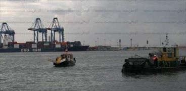 مناورة بميناء دمياط لمكافحة بقعة زيت على المسطح البحري