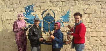 15 شاب يشاركون في تجميل مدخل مدينة العياط بالجهود الذاتية