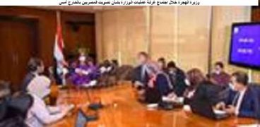 وزيرة الهجرة خلال اجتماع غرفة عمليات الوزارة بشأن تصويت المصريين بالخارج أمس