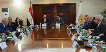 اجتماع وزير التنمية المحلية ومحافظ القاهرة
