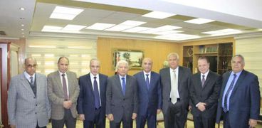 وزير العدل خلال لقاء سابق مع أعضاء مجلس القضاء الأعلى
