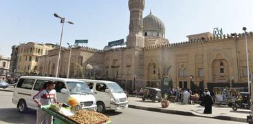 انخفاض أعداد الباعة الجائلين فى محيط مسجد السيدة زينب