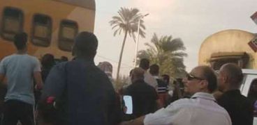 انفصال عربتى بخط قطار أبو قير شرق الإسكندرية