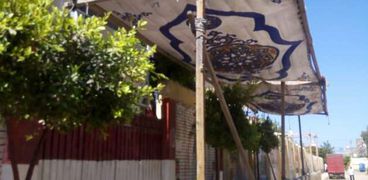 محافظ الإسكندرية يكلف المسئولين بإقامة شوادر ومظلات خارج المدارس  