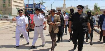 مدير أمن الإسماعيلية يترأس حملة موسعة لإزالة الاشغالات بنطاق حي ثاني.